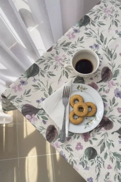 Szicilia - Homokszínű alapon virágmintás dekor és abrosz anyag 