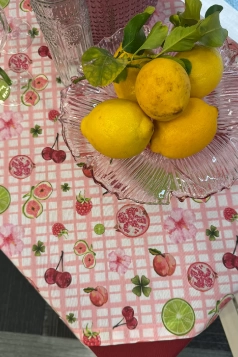 Margarita - Rózsaszín vidám gyümölcsintás dekorfüggöny és abrosz anyag